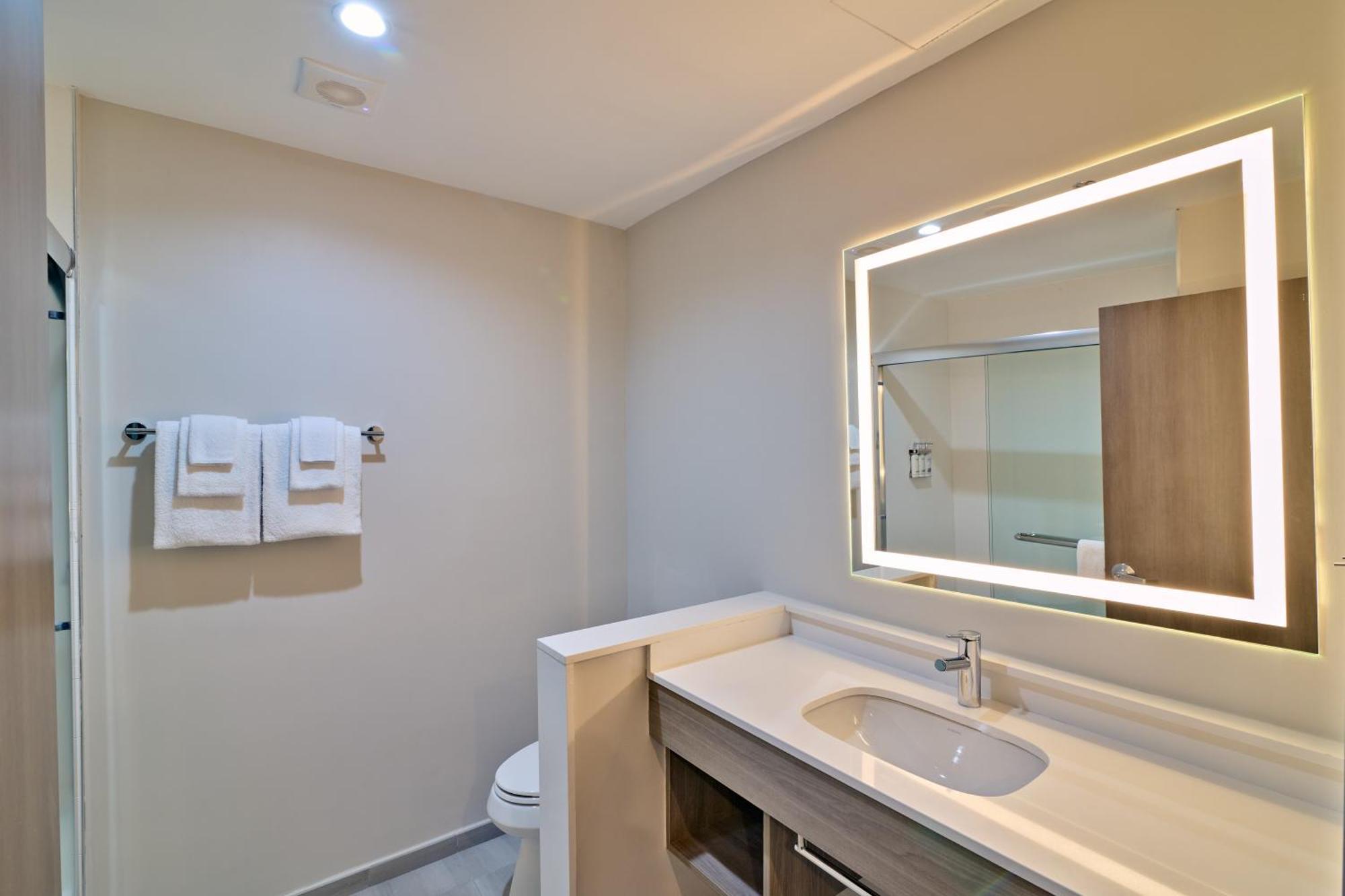 Holiday Inn Express & Suites Diamond By Ihg Stubbs Стая снимка